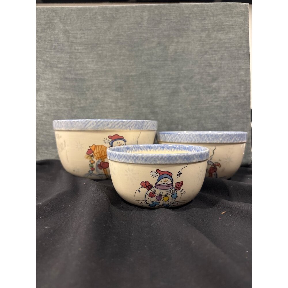 Vintage Snowman-Themed Ceramic Mixing Bowls With Blue Trim - Set Of 3